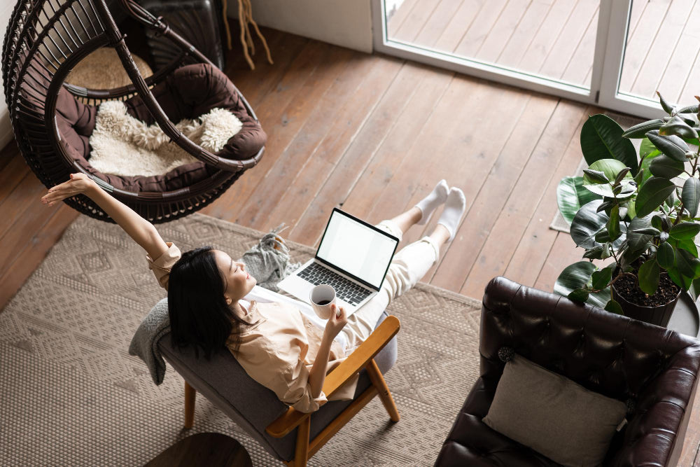 Simplifying Your Workspace: The Benefits of Using Smart Organizers for Digital Nomads