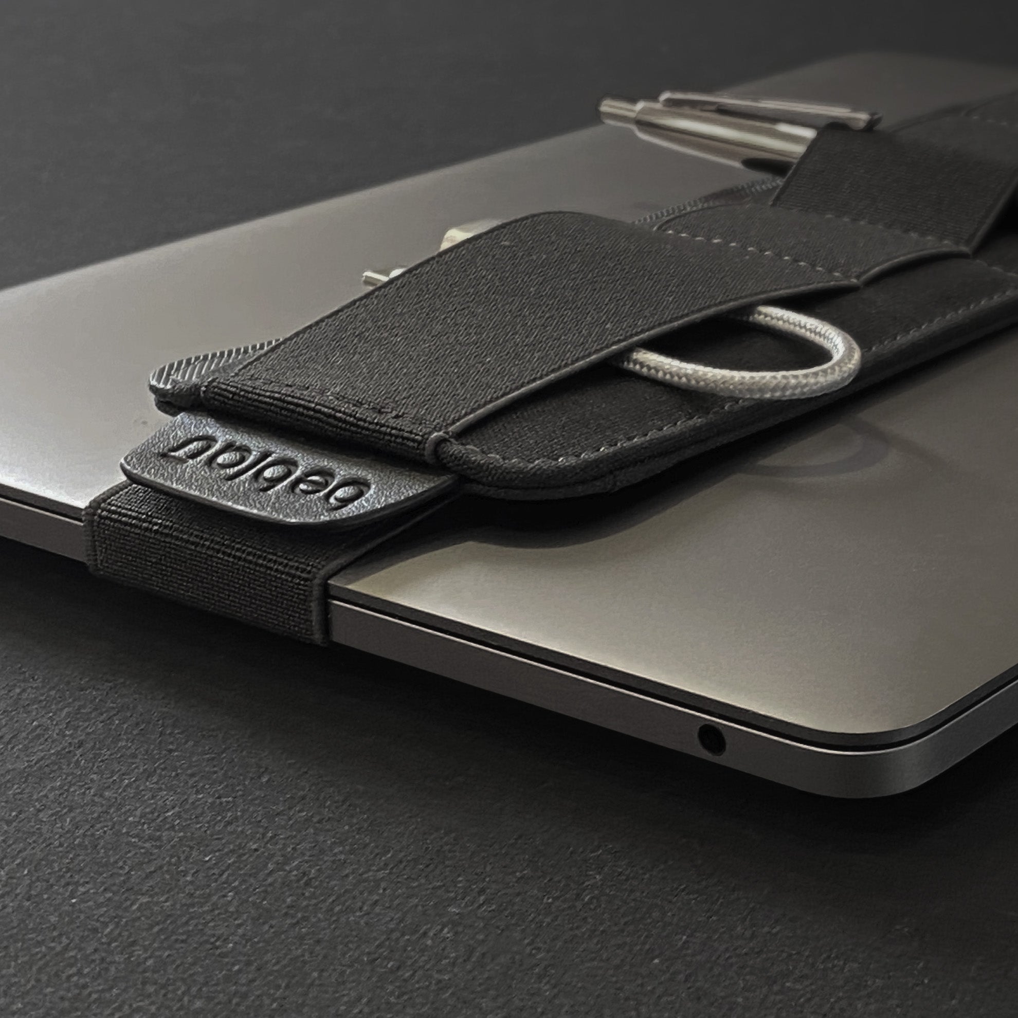 SLIM PRO - Tech organizer attachable to laptops & notebooks - Beblau Smart Organizers