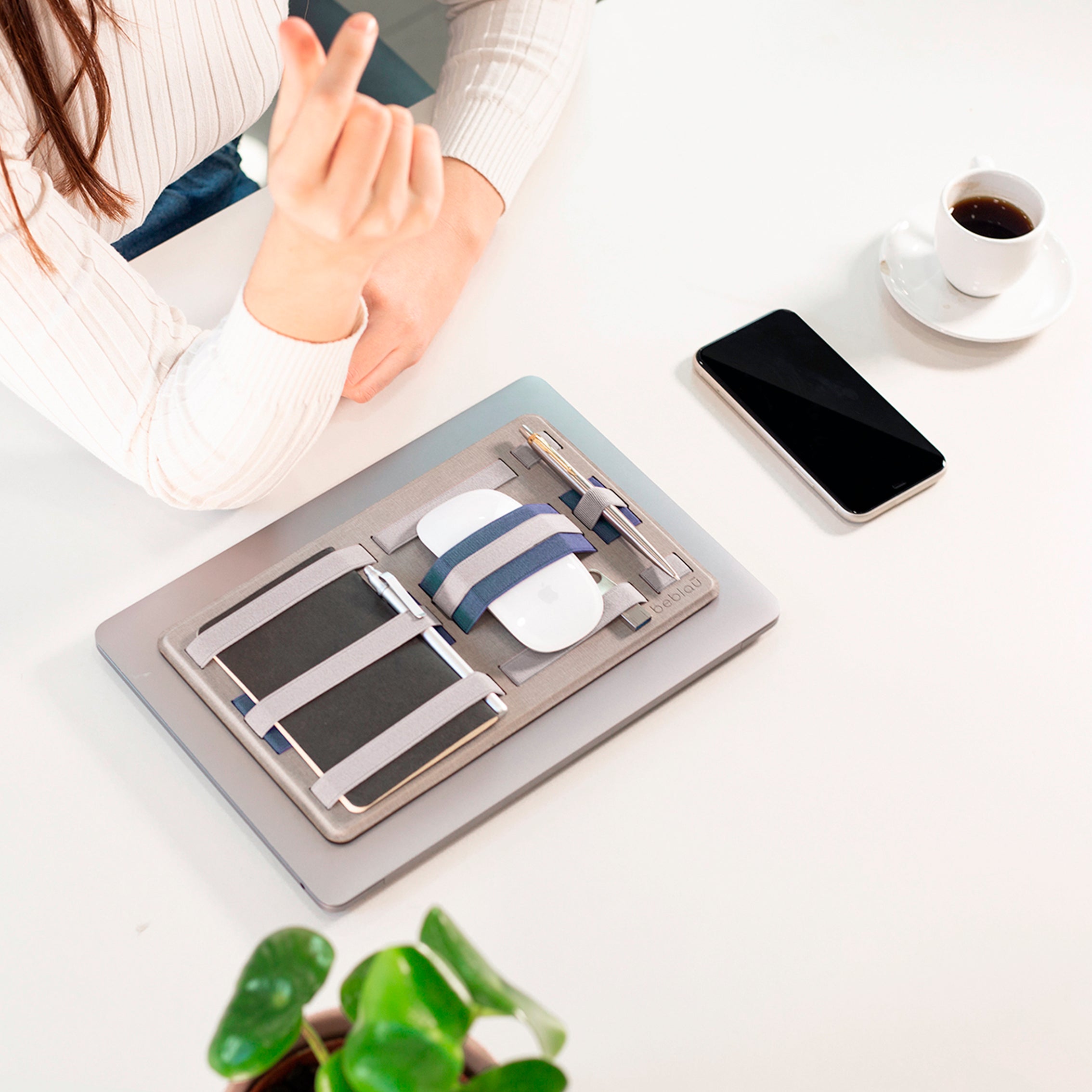 SHIFT PRO - Adhesive organizer for your stuff - Beblau